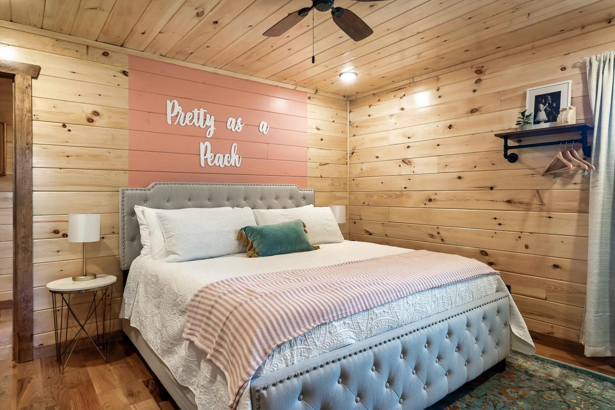 Smokiesboutiquecabins Would Love To Host You At Dolly'S Cute Cabin! 4 Suites With Private Bathrooms - Hot Tub, Fire Pit, Game Room, Resort Pool Open Memorial Day Through Labor Day! Gatlinburg Ngoại thất bức ảnh