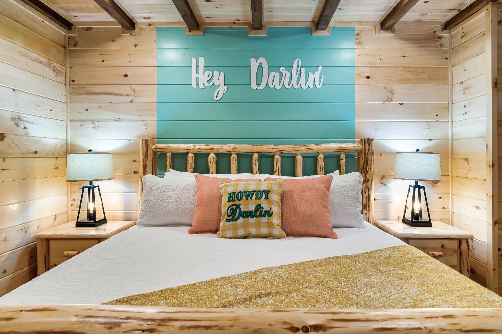 Smokiesboutiquecabins Would Love To Host You At Dolly'S Cute Cabin! 4 Suites With Private Bathrooms - Hot Tub, Fire Pit, Game Room, Resort Pool Open Memorial Day Through Labor Day! Gatlinburg Ngoại thất bức ảnh