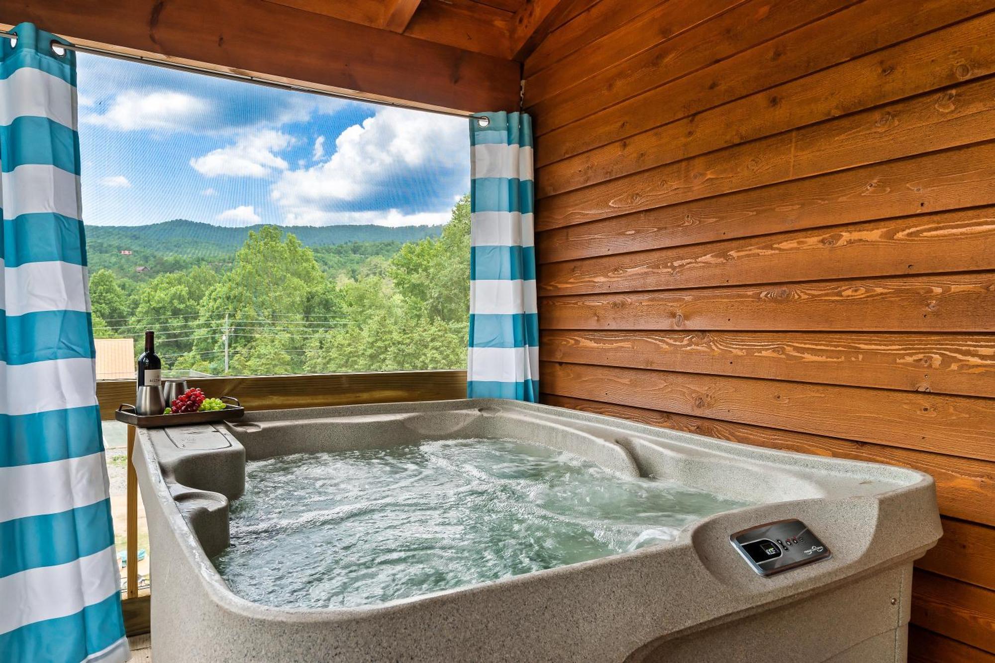 Smokiesboutiquecabins Would Love To Host You At Dolly'S Cute Cabin! 4 Suites With Private Bathrooms - Hot Tub, Fire Pit, Game Room, Resort Pool Open Memorial Day Through Labor Day! Gatlinburg Ngoại thất bức ảnh
