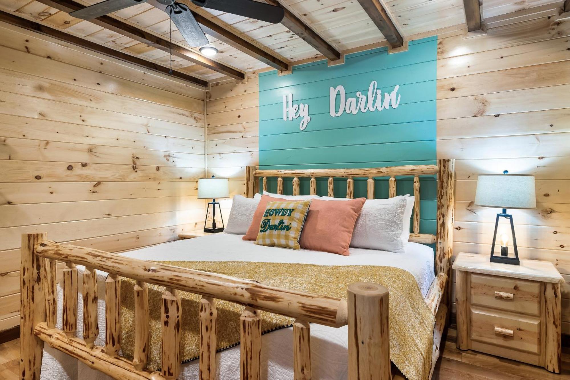 Smokiesboutiquecabins Would Love To Host You At Dolly'S Cute Cabin! 4 Suites With Private Bathrooms - Hot Tub, Fire Pit, Game Room, Resort Pool Open Memorial Day Through Labor Day! Gatlinburg Ngoại thất bức ảnh