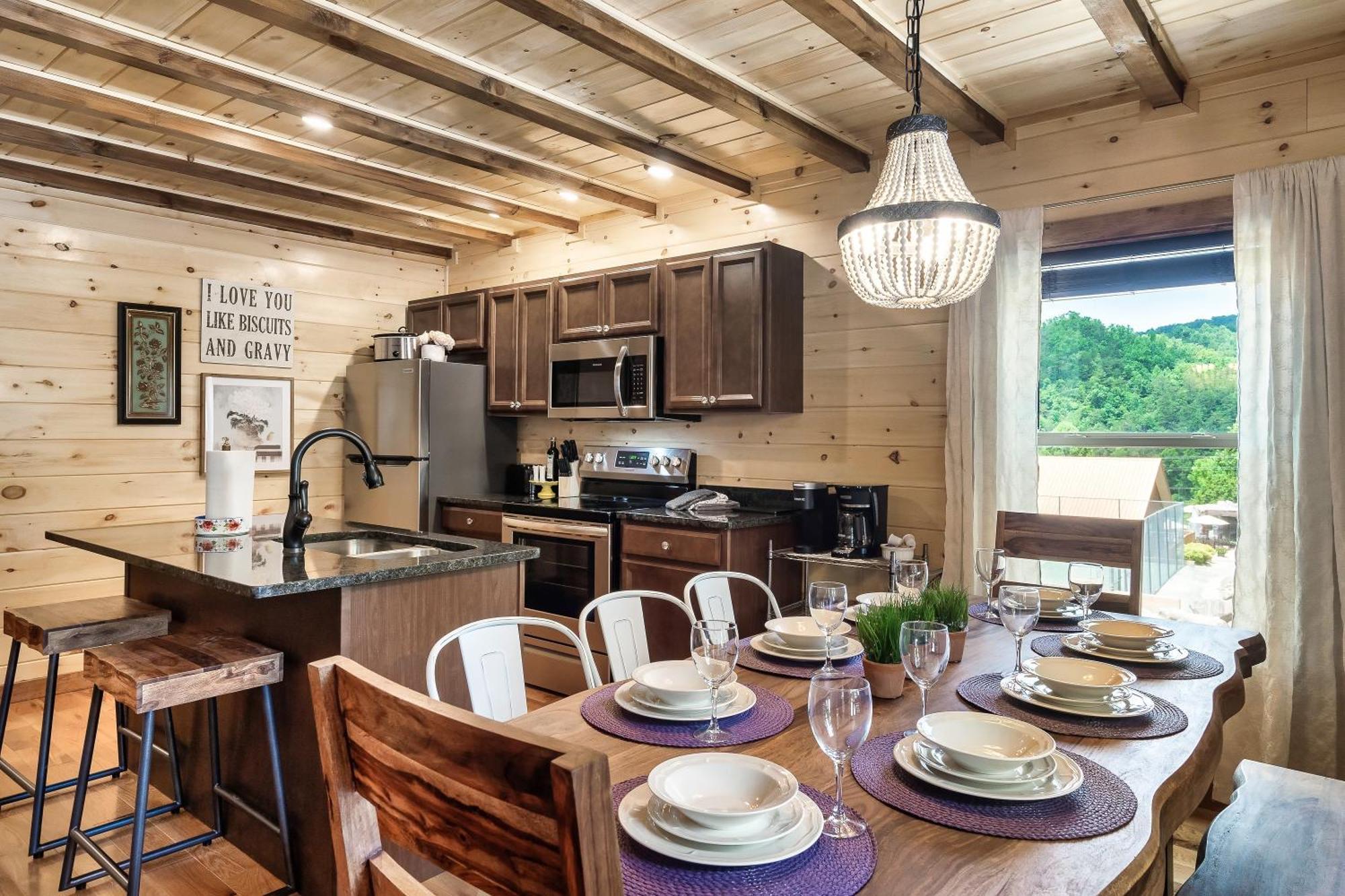 Smokiesboutiquecabins Would Love To Host You At Dolly'S Cute Cabin! 4 Suites With Private Bathrooms - Hot Tub, Fire Pit, Game Room, Resort Pool Open Memorial Day Through Labor Day! Gatlinburg Ngoại thất bức ảnh