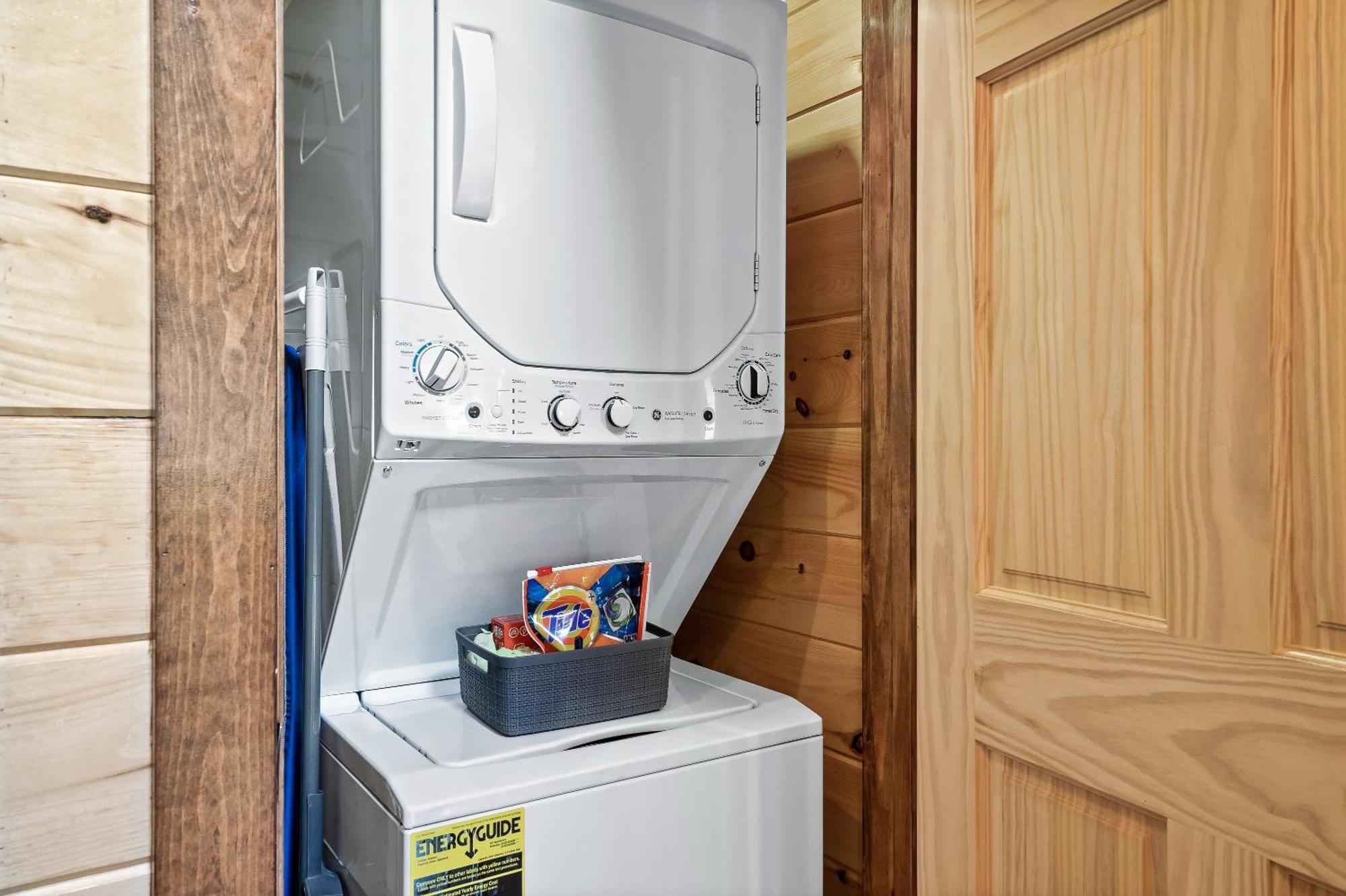 Smokiesboutiquecabins Would Love To Host You At Dolly'S Cute Cabin! 4 Suites With Private Bathrooms - Hot Tub, Fire Pit, Game Room, Resort Pool Open Memorial Day Through Labor Day! Gatlinburg Ngoại thất bức ảnh