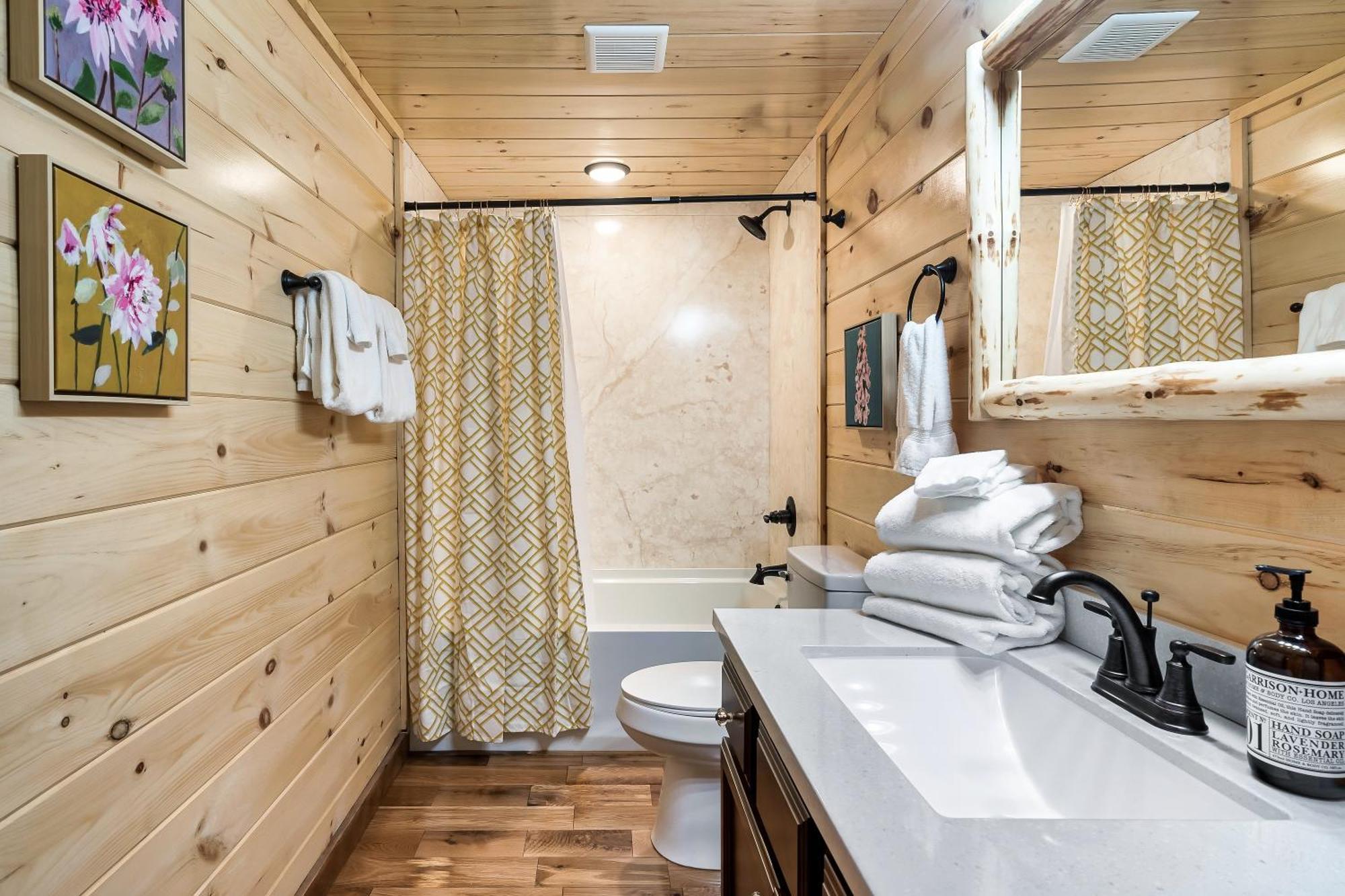 Smokiesboutiquecabins Would Love To Host You At Dolly'S Cute Cabin! 4 Suites With Private Bathrooms - Hot Tub, Fire Pit, Game Room, Resort Pool Open Memorial Day Through Labor Day! Gatlinburg Ngoại thất bức ảnh