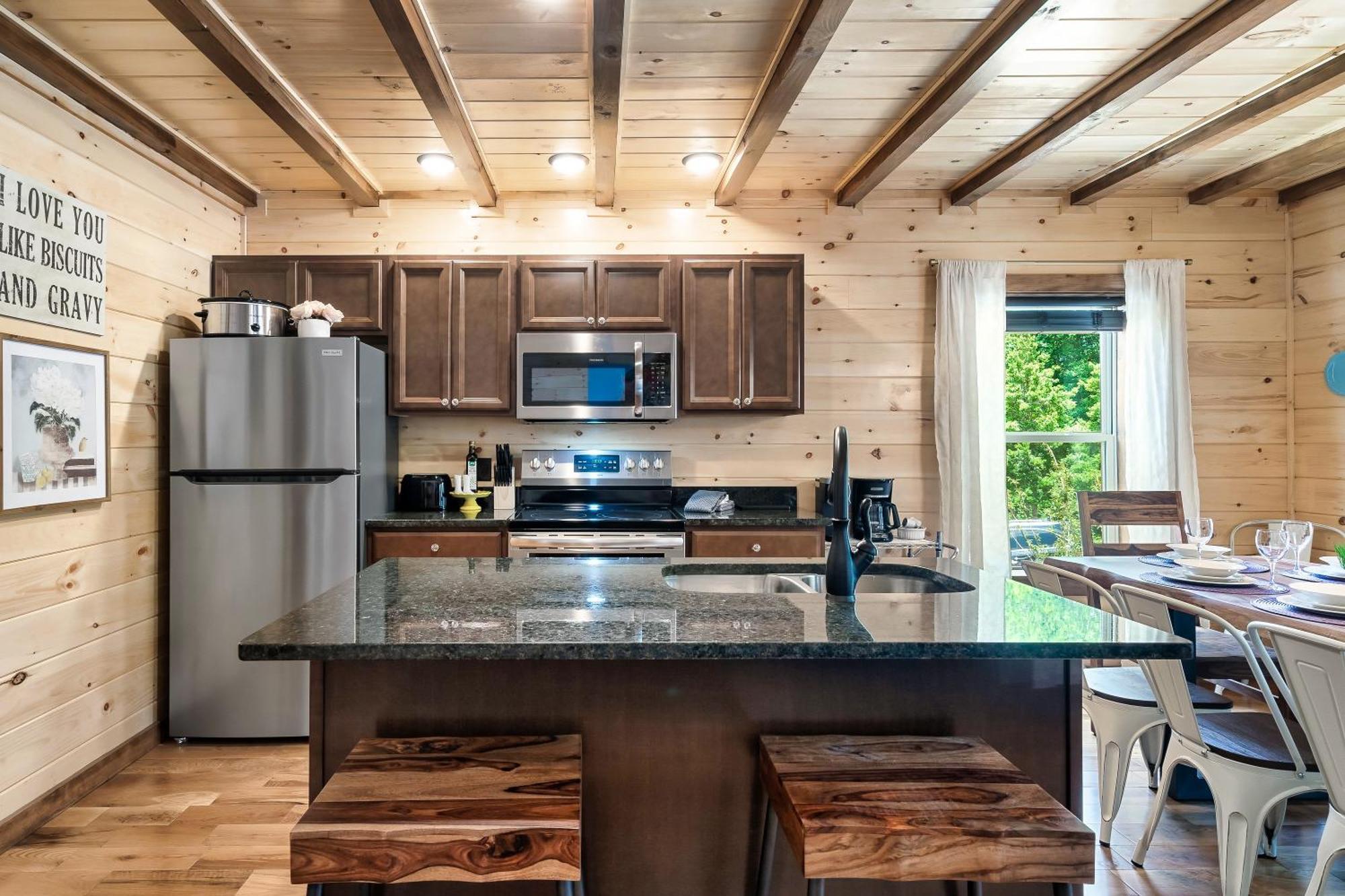 Smokiesboutiquecabins Would Love To Host You At Dolly'S Cute Cabin! 4 Suites With Private Bathrooms - Hot Tub, Fire Pit, Game Room, Resort Pool Open Memorial Day Through Labor Day! Gatlinburg Ngoại thất bức ảnh