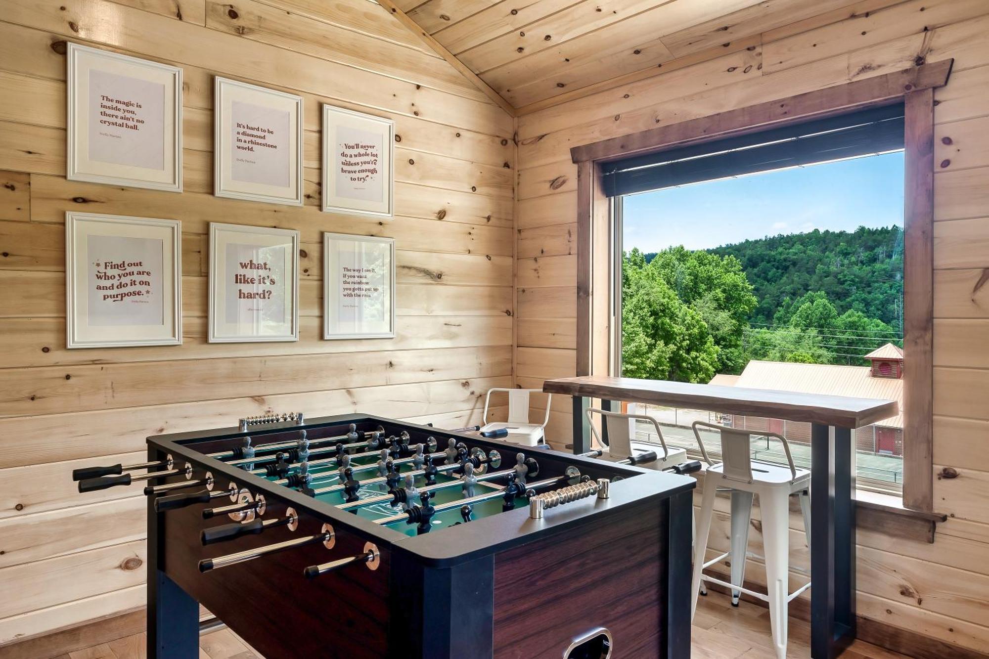 Smokiesboutiquecabins Would Love To Host You At Dolly'S Cute Cabin! 4 Suites With Private Bathrooms - Hot Tub, Fire Pit, Game Room, Resort Pool Open Memorial Day Through Labor Day! Gatlinburg Ngoại thất bức ảnh
