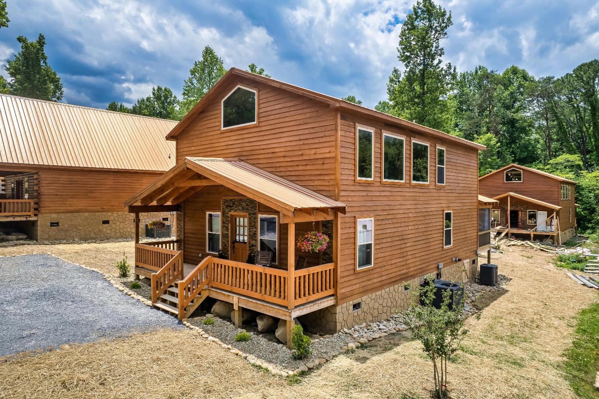 Smokiesboutiquecabins Would Love To Host You At Dolly'S Cute Cabin! 4 Suites With Private Bathrooms - Hot Tub, Fire Pit, Game Room, Resort Pool Open Memorial Day Through Labor Day! Gatlinburg Ngoại thất bức ảnh
