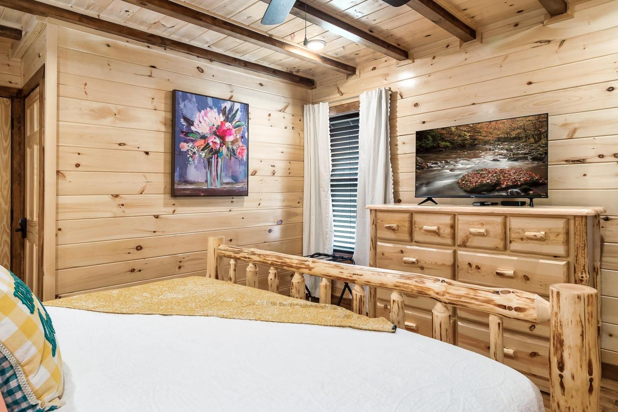 Smokiesboutiquecabins Would Love To Host You At Dolly'S Cute Cabin! 4 Suites With Private Bathrooms - Hot Tub, Fire Pit, Game Room, Resort Pool Open Memorial Day Through Labor Day! Gatlinburg Ngoại thất bức ảnh